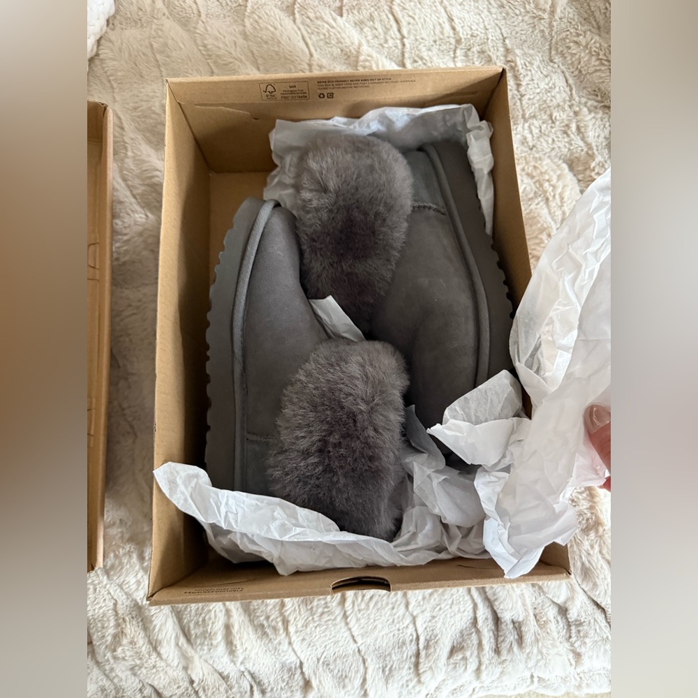 UGG Women’s 7 Gray Fur-Lined Boots